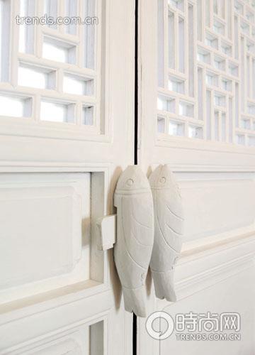 翰院壹號的魚狀雕花門柄