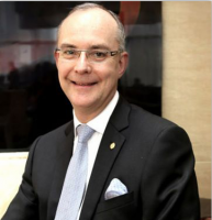 ���~�� (Michael Weiss)�������������H�Ƶ꿂������